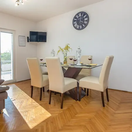 With Parking Space - 18532 Apartmán Vir
