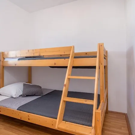 With Parking Space - 18532 Apartmán