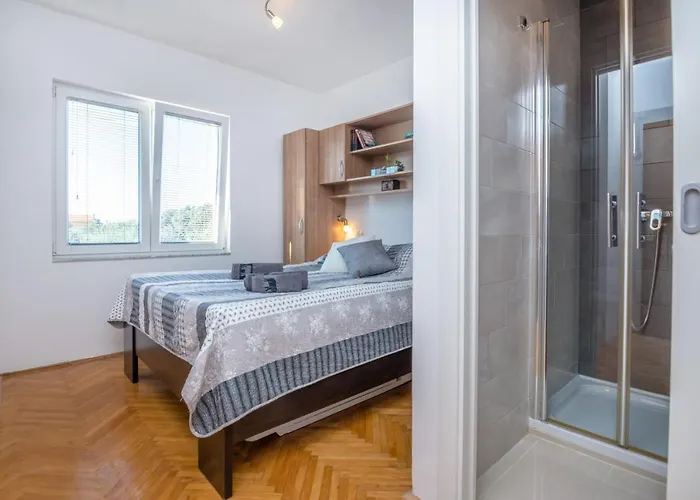 Apartman With Parking Space - 18532 Vir